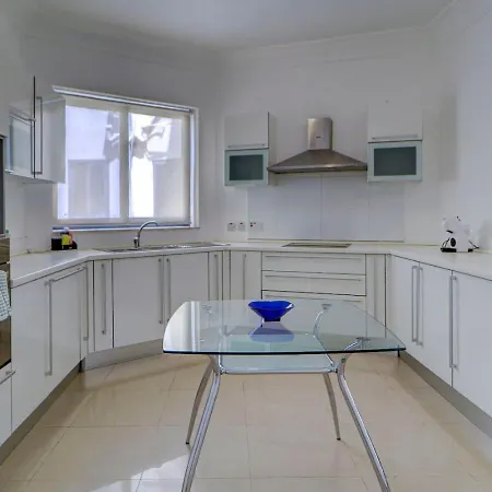 The Mediterranean Pearl - 6Th Floor - By Haven And Keys Malta